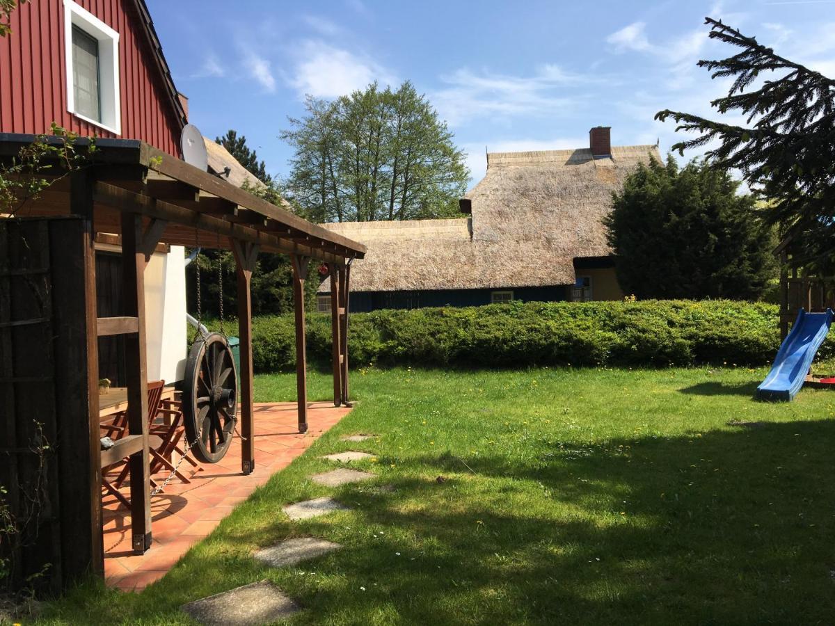 Großes familienfreundliches Ferienhaus Born Exterior foto