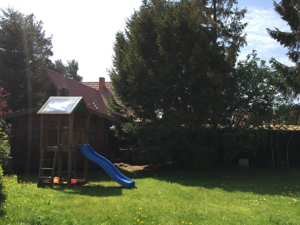 Großes familienfreundliches Ferienhaus Born Exterior foto