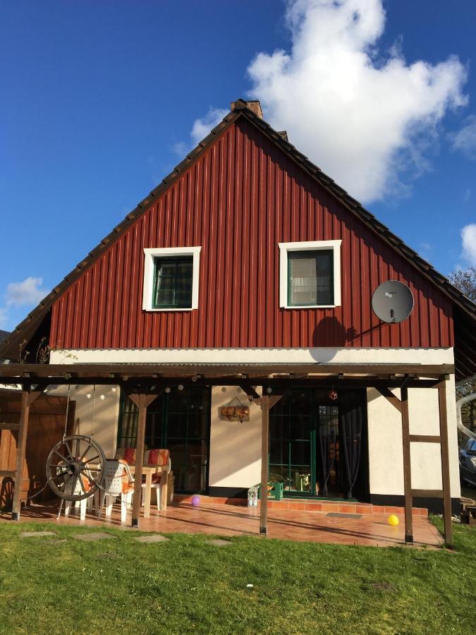 Großes familienfreundliches Ferienhaus Born Exterior foto
